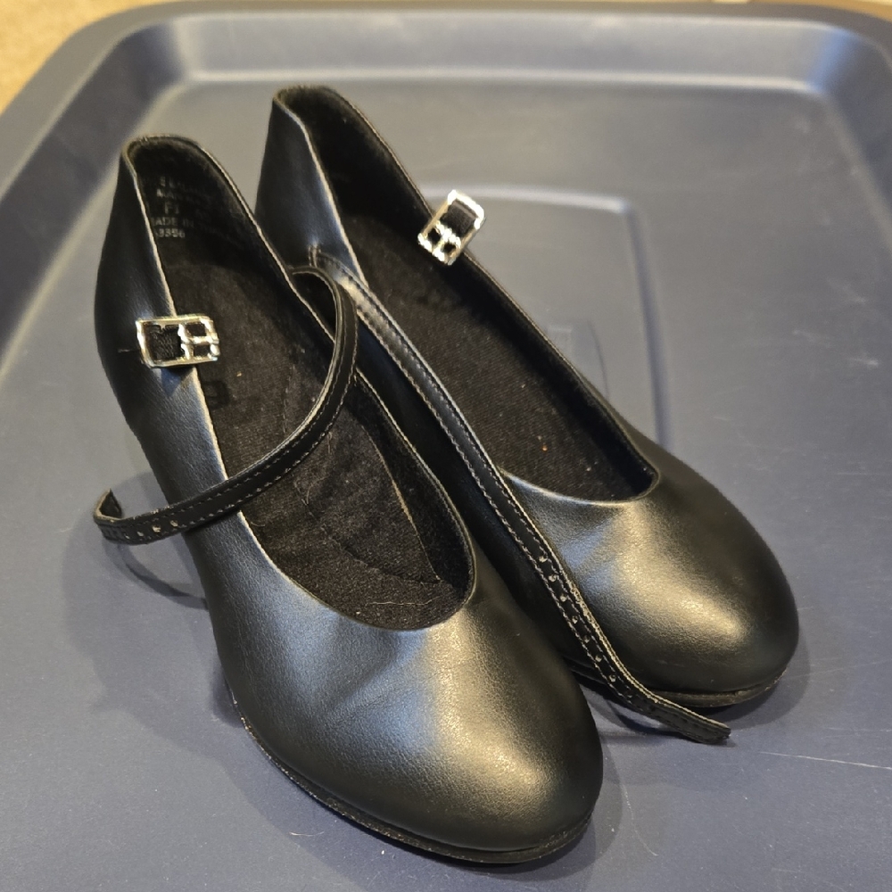 Capezio JR Footlight Black Character Shoe